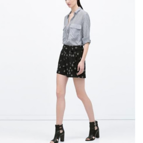 Zara Basic Bandana Print Shorts - Picture 2 of 7